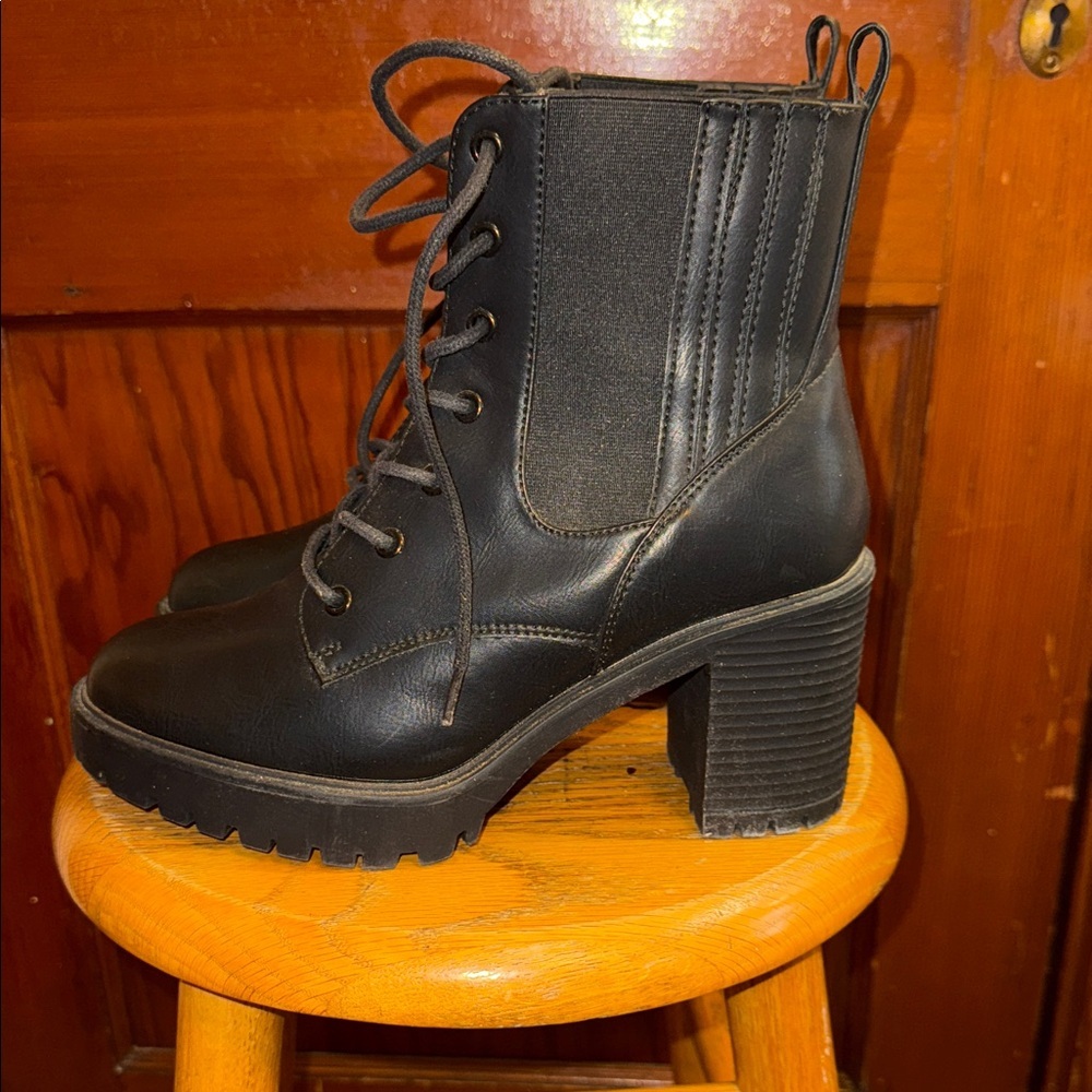 MIA Daryl Lace-Up Boot - Picture 3 of 12